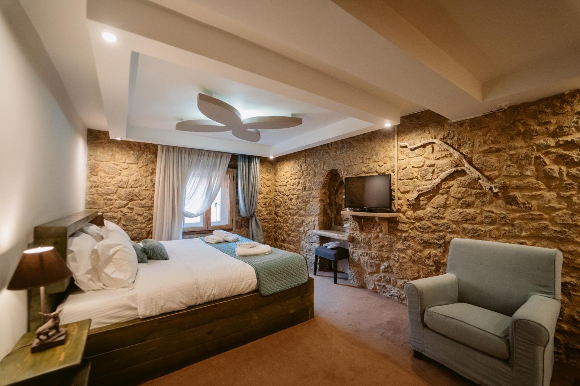Afanos Guesthouse أراخوفا الغرفة الصورة
