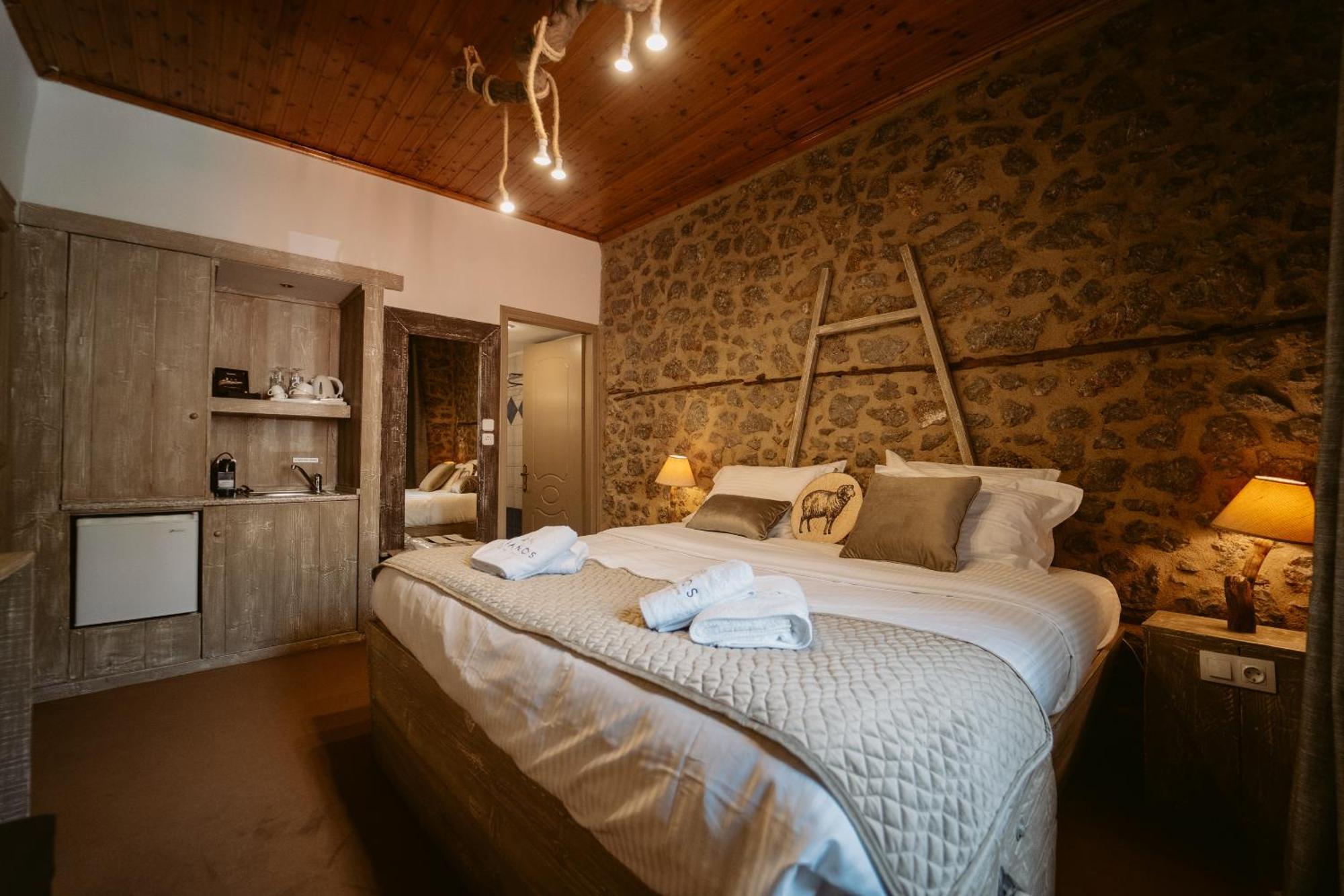 Afanos Guesthouse أراخوفا الغرفة الصورة